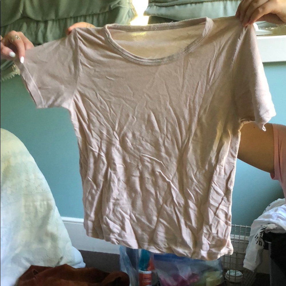 Short sleeve tee shirt that’s light rose pink